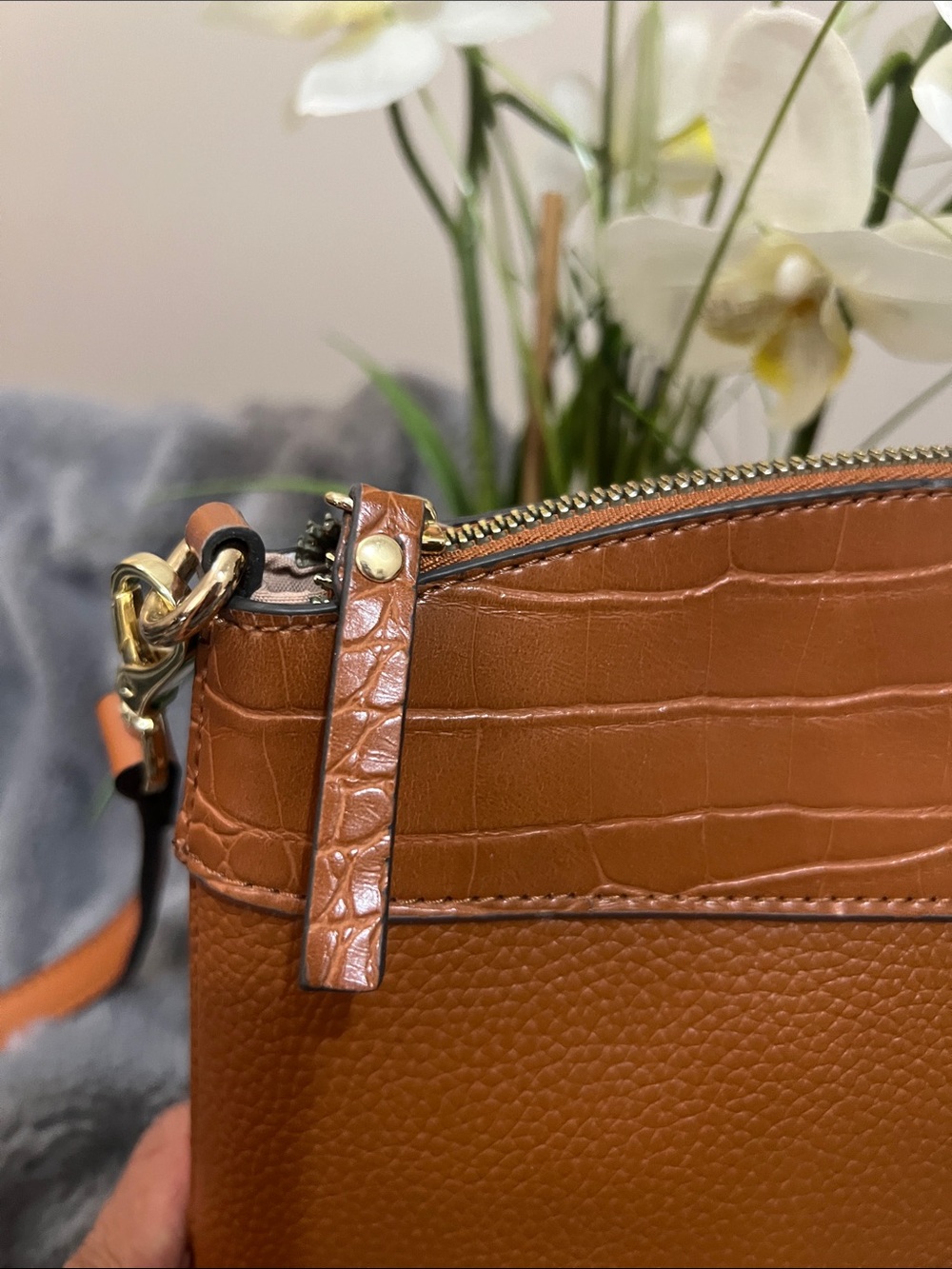 Nanette Lepore Tan Croc-Trim Faux Leather Crossbody EUC retail $88 - Picture 3 of 6